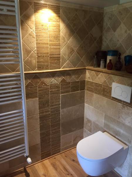 Carrelage en pierre naturelle dans votre douche à Annecy haute Savoie 74