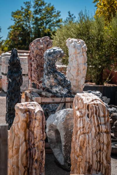 Où trouver des monolithes en pierre marbrière près de Genève Suisse