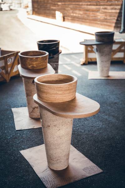 Vasque Colonne avec tablette en pierre marbrière à Megève Haute Savoie 74