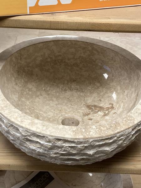 Distributeur de vasque en pierre naturelle à Evian les bains 74 Haute Savoie