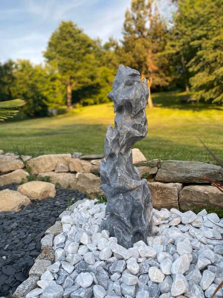 Monolithe en pierre marbrière à Genève Suisse