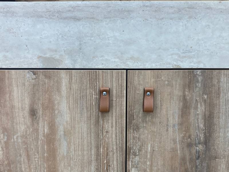 Poignée en cuir pour meuble de cuisine ou de salle de bain à Evian 74 Haute Savoie