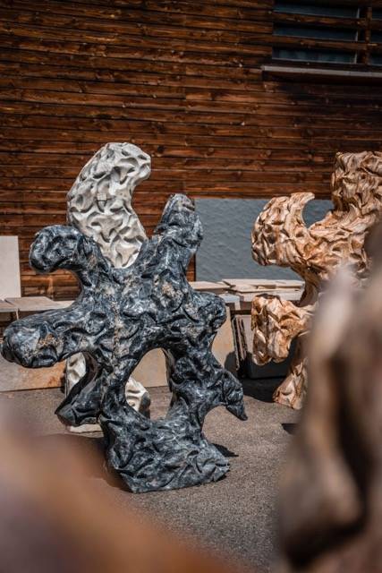 Distributeur Monolithes en Pierre naturelle à Evian les bains 74