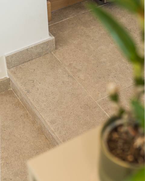 Marbre calcaire Kairos pour vos escaliers à Megève 74 Haute Savoie