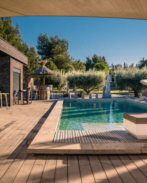 Vente de margelles pour votre piscine en pierre naturelle à Annecy 74 Haute Savoie