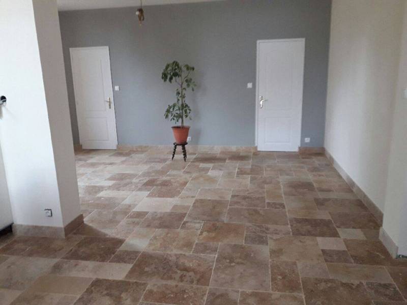 Travertin, pierre marbrière idéale pour vos intérieurs et vos extérieurs, au format carrelage sur Thonon Les Bains 74 Haute Savoie