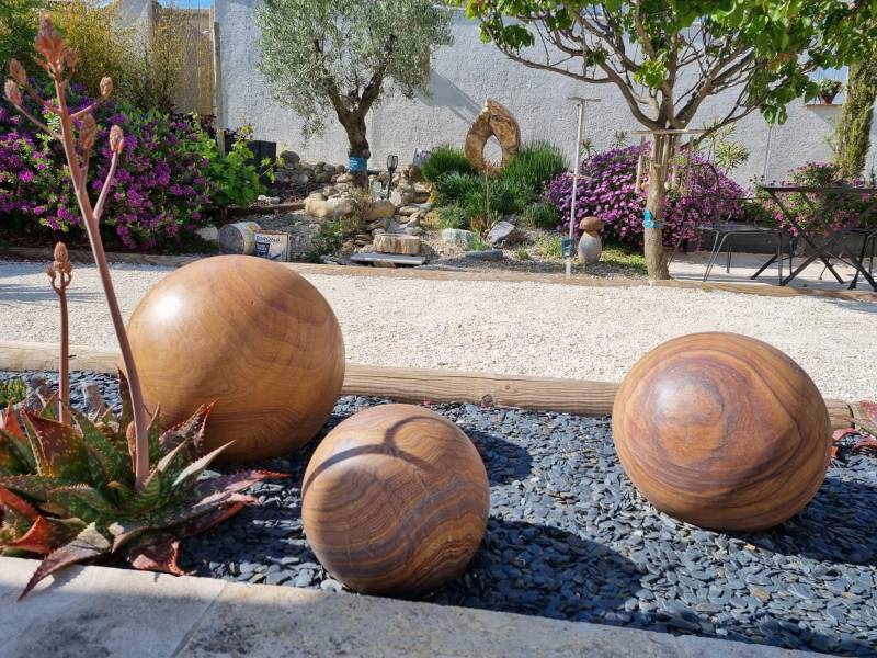 Où acheter des sphères décoratives en pierre naturelle près de Genève Suisse
