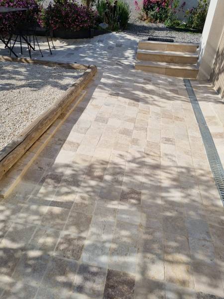 Pavé en pierre naturelle pour allée et terrasse à Aix les bains 73 Savoie