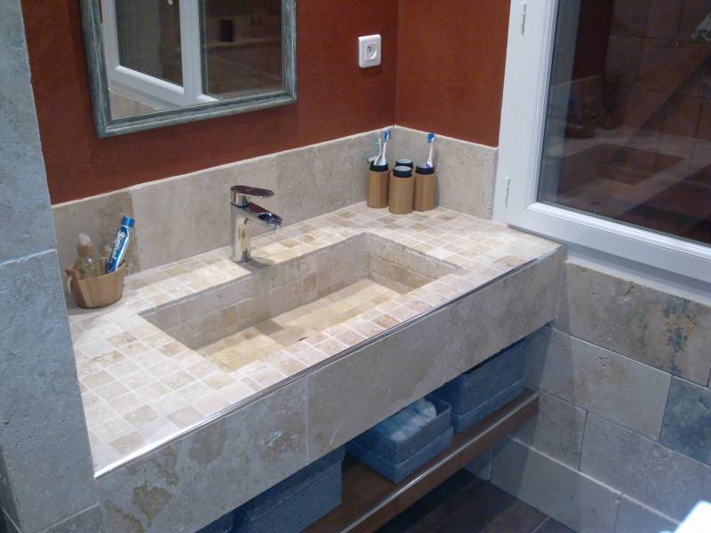Credence en pierre naturelle pour votre salle de bain à Chambery 73 Savoie